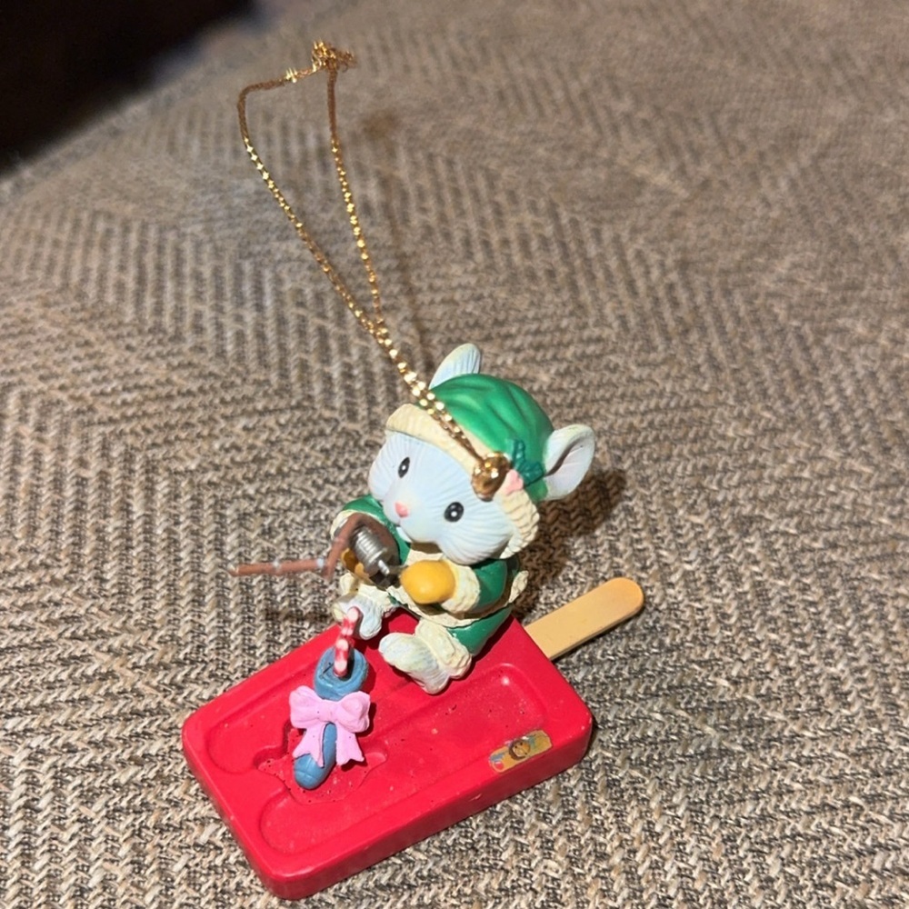 VTG 1992 Lustre Fame Christmas Ornament Mouse Fishing for Gifts Popsicle